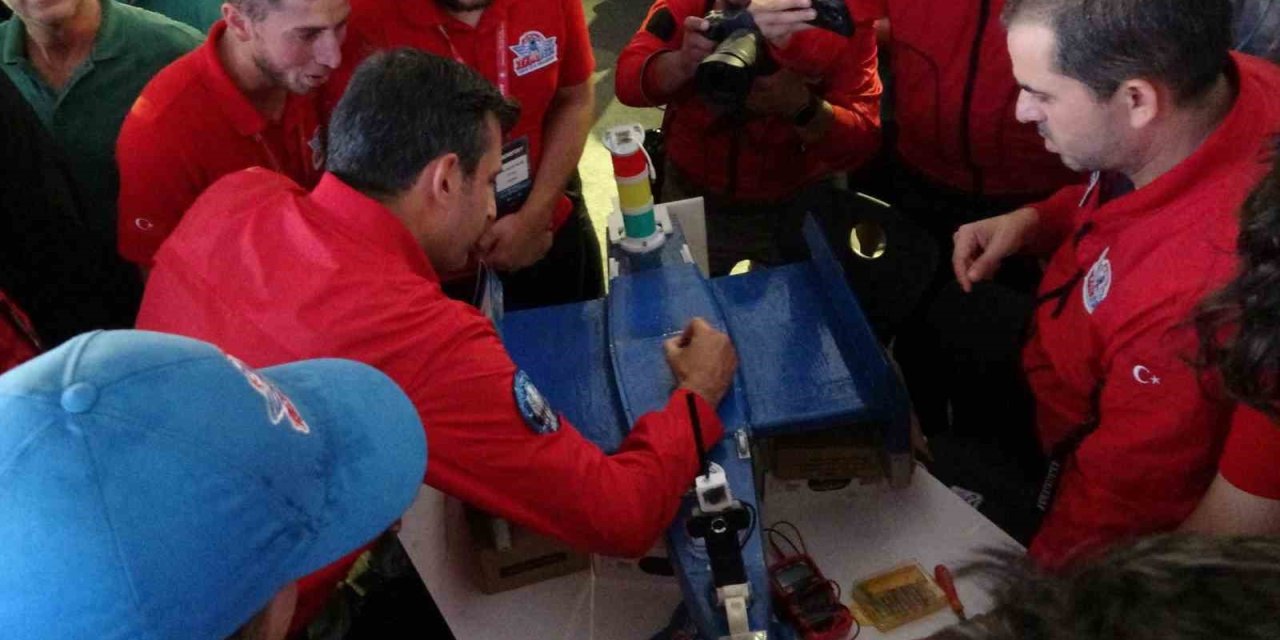 Selçuk Bayraktar, İnsansız Deniz Aracı Yarışmacılarıyla Bir Araya Geldi