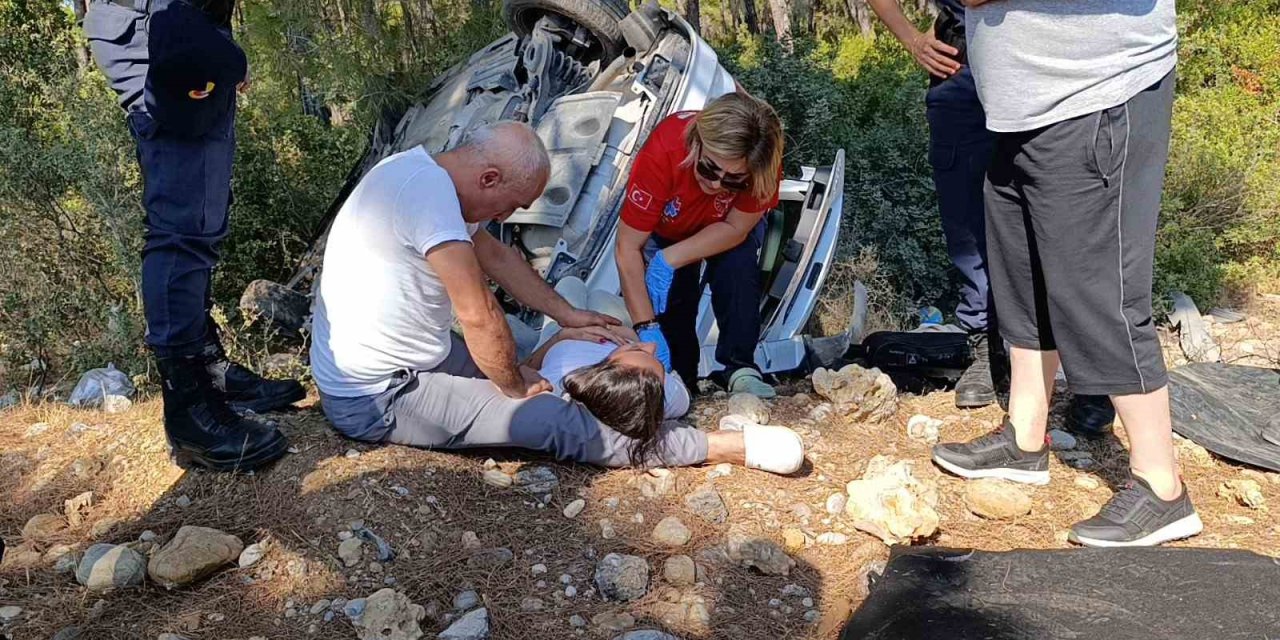 Kaza Yapan Kızının Elini Bir An Olsun Bırakmadı