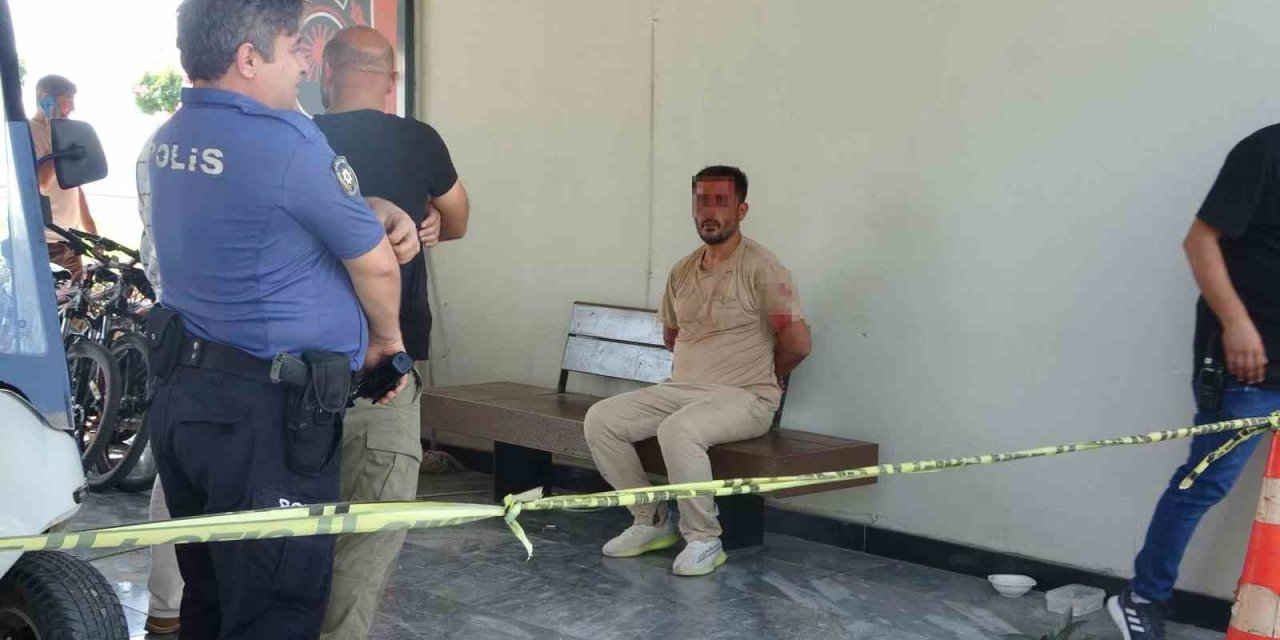 İşten Çıkartılacağını Duyunca Çılgına Döndü, Mesai Arkadaşlarını Yaraladı