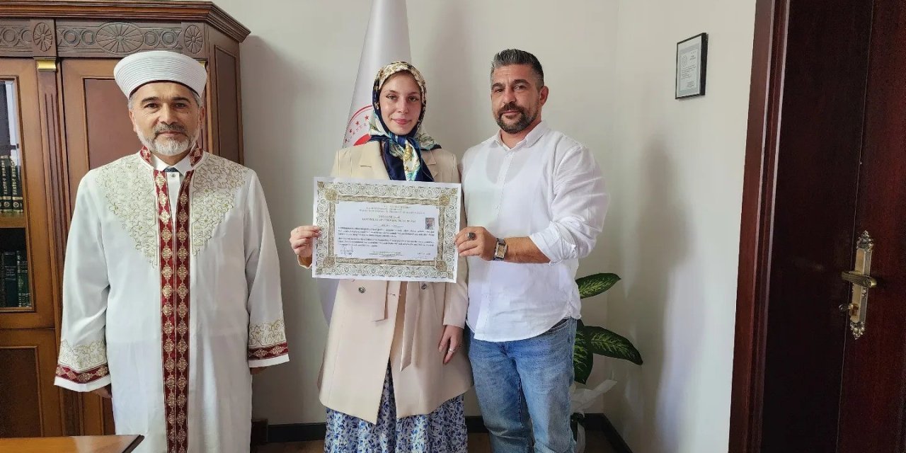 Anaokulu Öğretmeni Leitner Dua İle Şehadet Getirdi