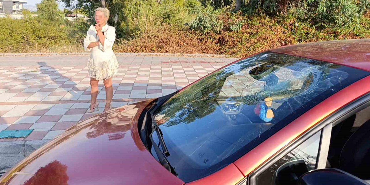 Ön Büro Müdürü Kadın Çalışanının Eşiyle Kavga Etti