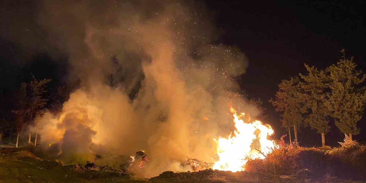 Gazipaşa’da Otluk Ve Çalılık Yangını 3 Saatlik Mücadeleyle Söndürüldü