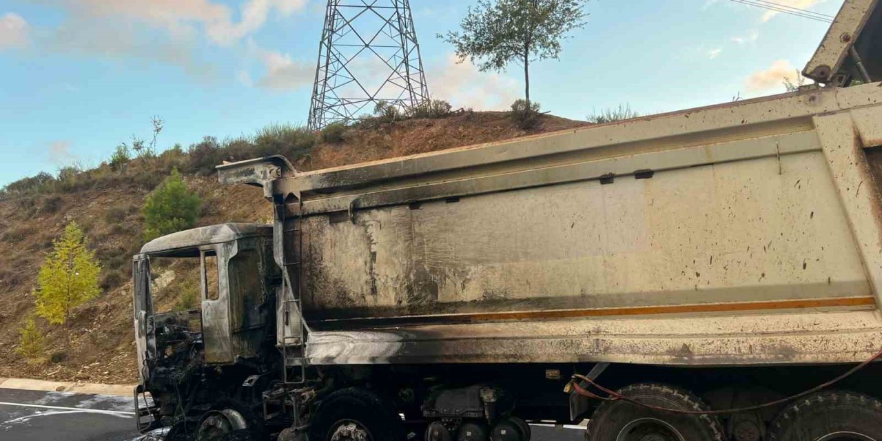 Asfalt Yüklü Kamyon Yandı