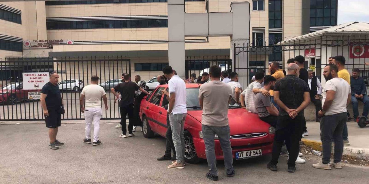 Antalya’da 22 Yaşındaki Motosiklet Sürücüsü Bariyerlere Çarparak Hayatını Kaybetti