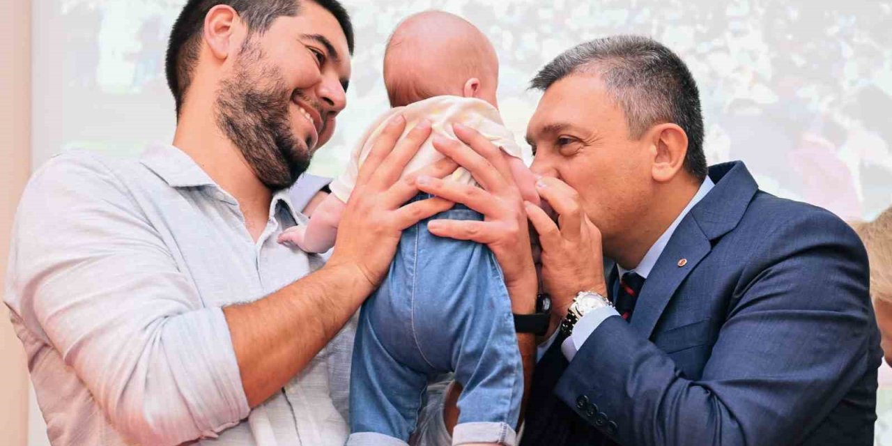 Eğitimlerini Tamamlayan 11 Koruyucu Aile, 12 Çocuğa Yuva Oldu