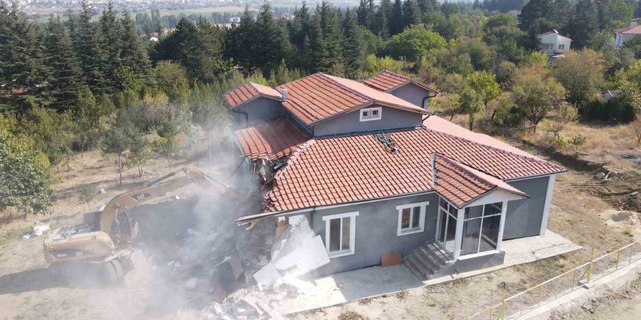 Odunpazarı’nda Kaçak Villalar Yıkılıyor