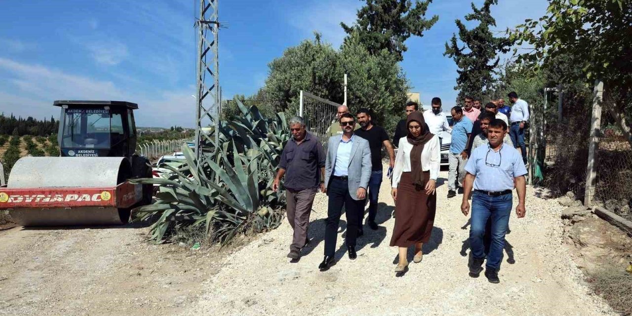 Akdeniz’in Kırsal Mahallelerinde Yollar Asfaltlanıyor