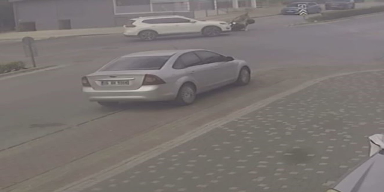 Motosiklet İle Otomobilin Çarpışması Kamerada