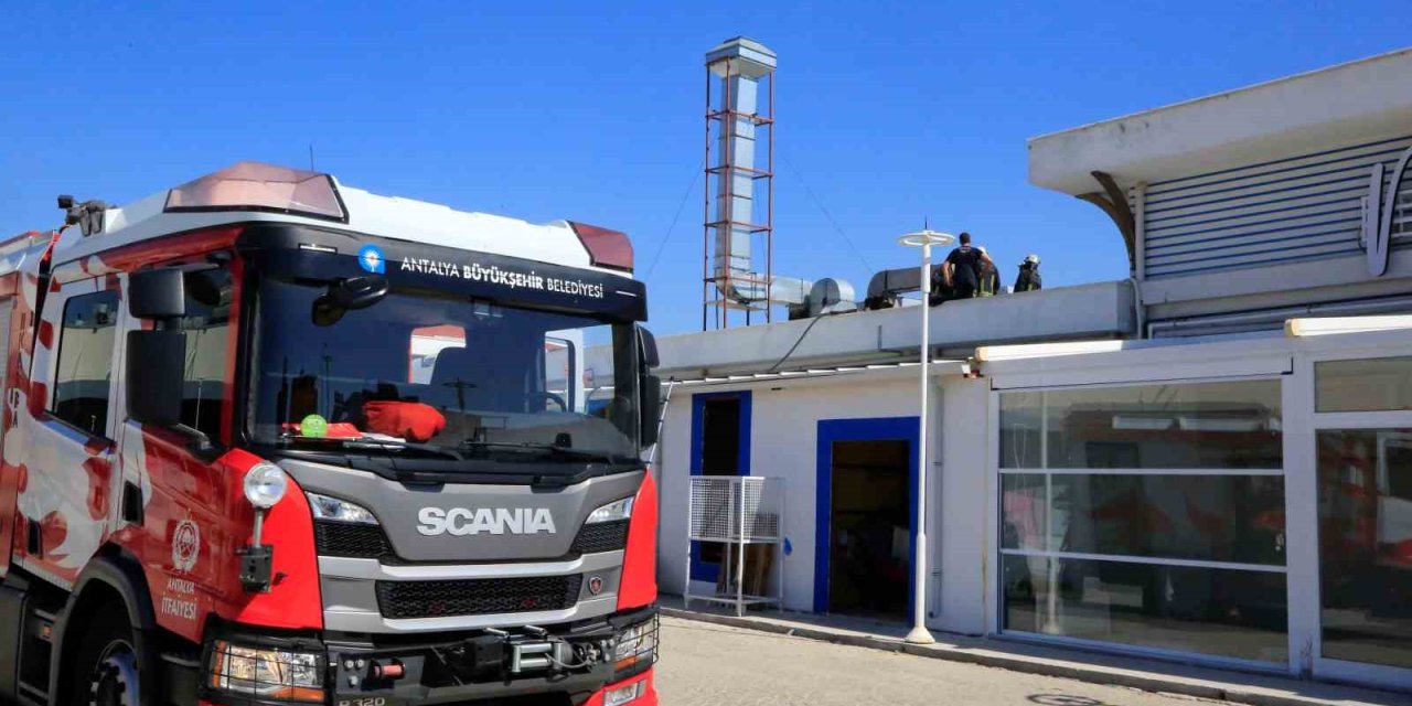 Balık Pazarı’nda Çıkan Yangın İtfaiyeyi Alarma Geçirdi