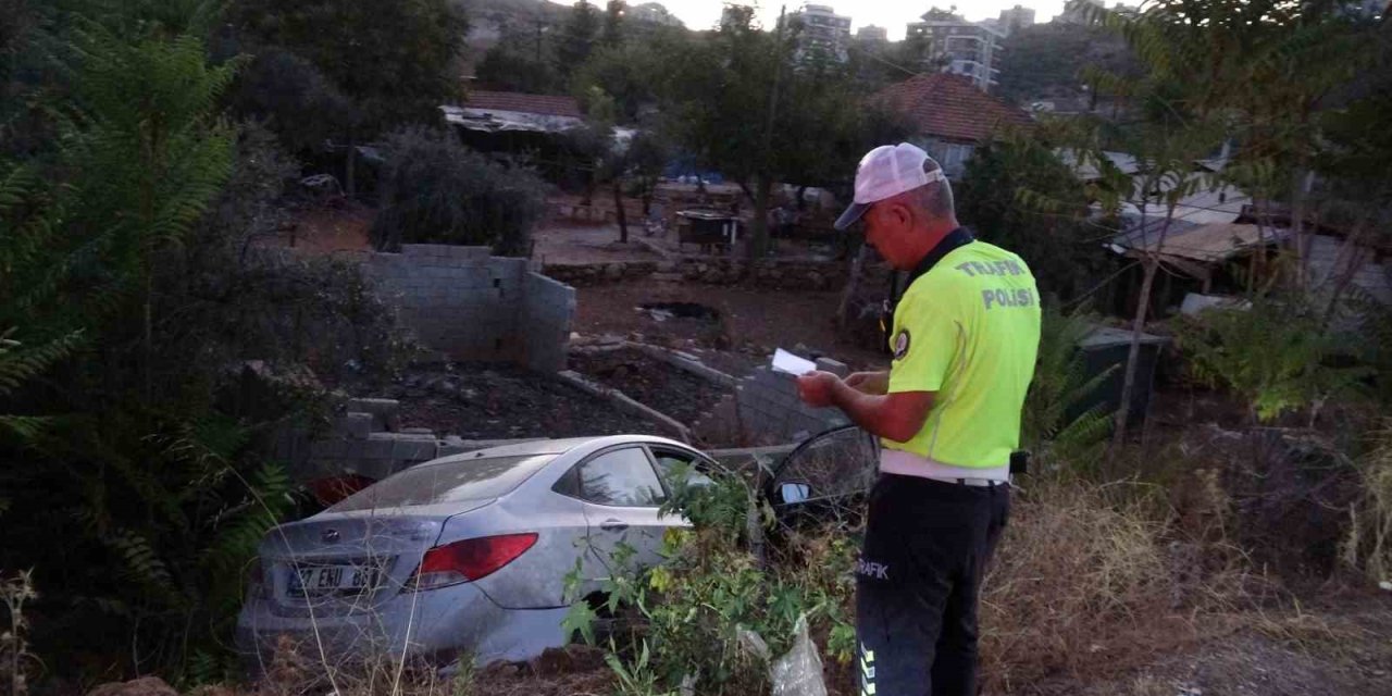 Antalya’da İki Otomobil Çarpıştı: 4 Yaralı