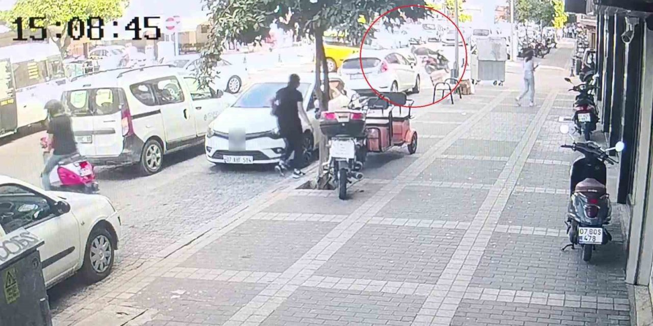 Ticari Taksinin Çarptığı Motosikletlinin Asfalt Zemine Düşme Anları Kamerada