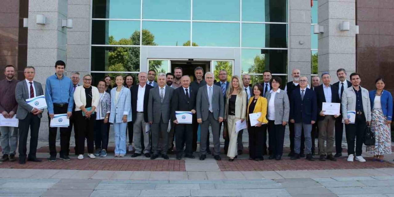 Esogü Rektörlüğü’nden Dünyanın En Etkili Bilim İnsanları Listesine Giren Esogü’lü Akademisyenlere Teşekkür