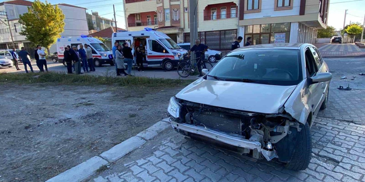 Konya’da Motosiklet Ve Otomobil Çarpıştı: 2 Çocuk Yaralandı