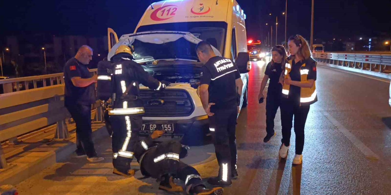 Antalya’dan Akseki’ye Giden Ambulansın Motorunda Yangın Çıktı