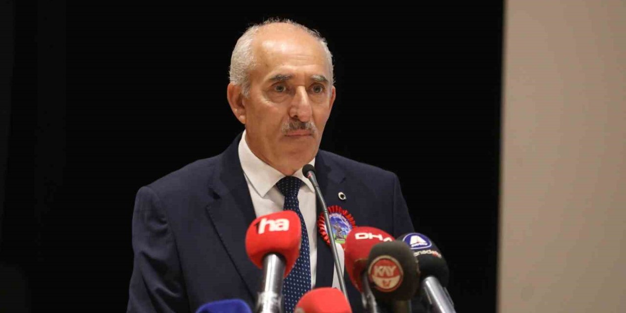 Turkovac’ı Geliştiren Profesöre ’eğitimin Ahisi’ Kaftanı Giydirildi