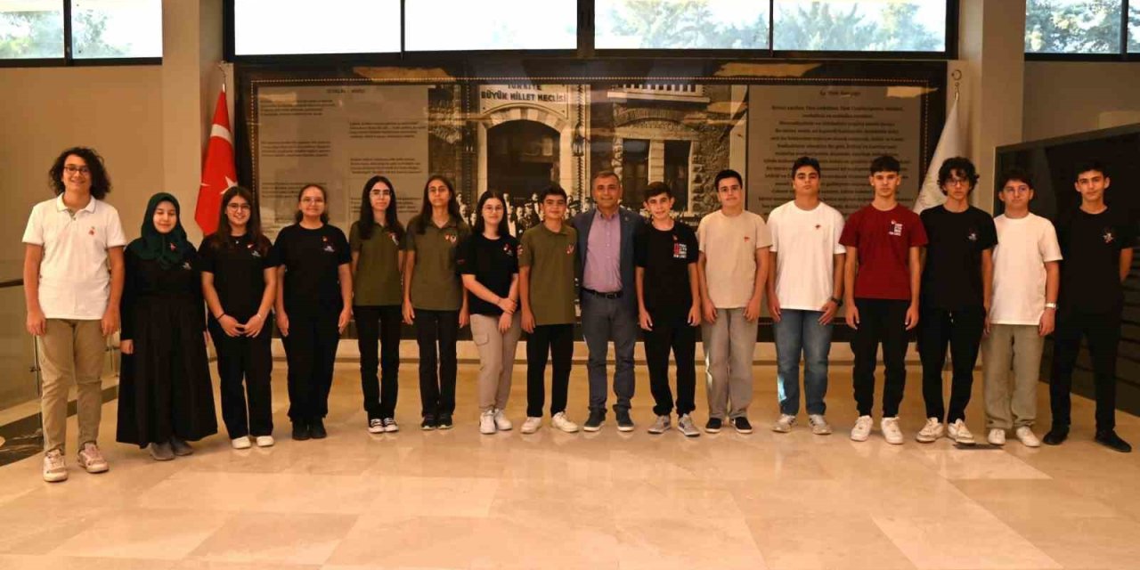 Manavgat Belediyesi’nden Lgs’de Dereceye Giren Gençlere Ödül