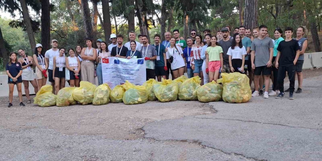 Erasmus Öğrencileri, Antalya’da Doğa İçin Bir Araya Geldi