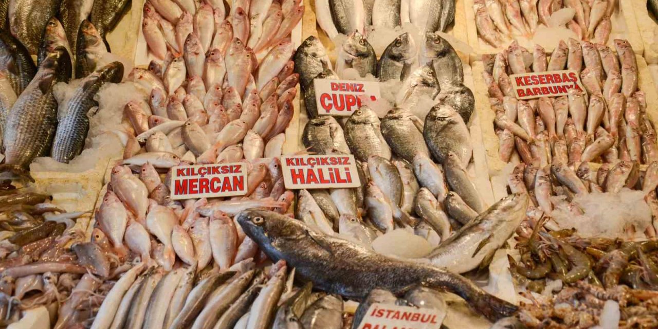 Akdeniz’de Av Yasağının 15 Eylül’de Kalkmasıyla Tezgahlarda Balık Bolluğu Yaşanıyor