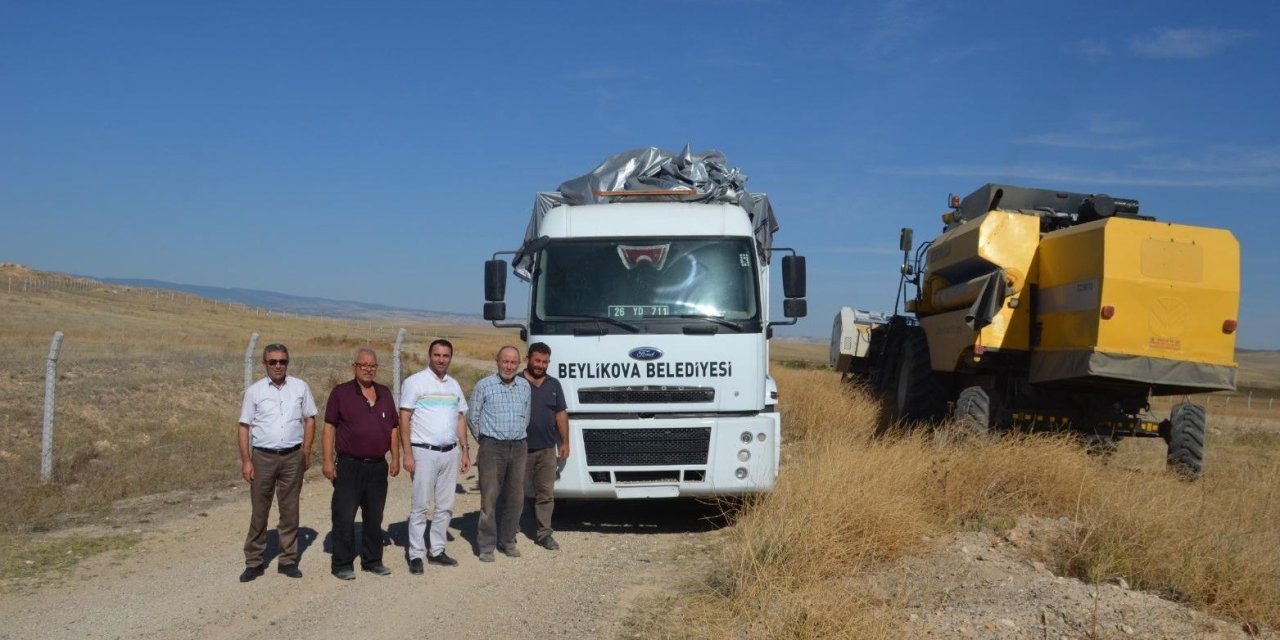 Beylikova Belediyesi Yağlık Ayçiçeği Hasadına Başladı