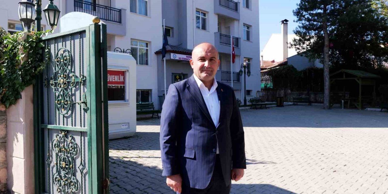 Büyükşehir Belediyesinden 56 Yıllık Binaya Öğrenci Yurdu