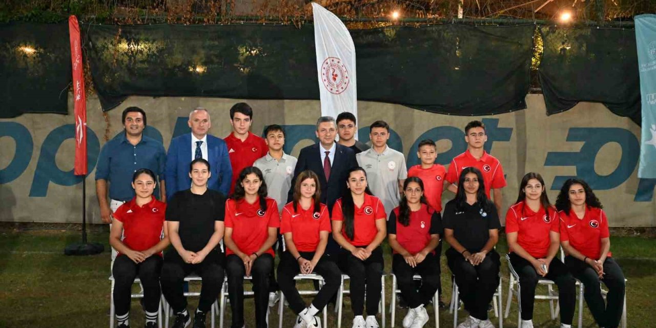 Vali Şahin, ’antalya’nın Altın Çocukları’ İle Bir Araya Geldi