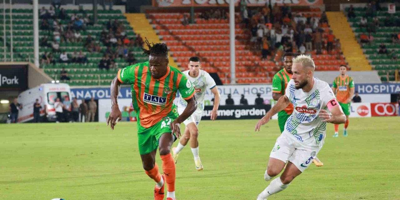 Trendyol Süper Lig: Corendon Alanyaspor: 1 - Çaykur Rizespor: 0 (ilk Yarı)
