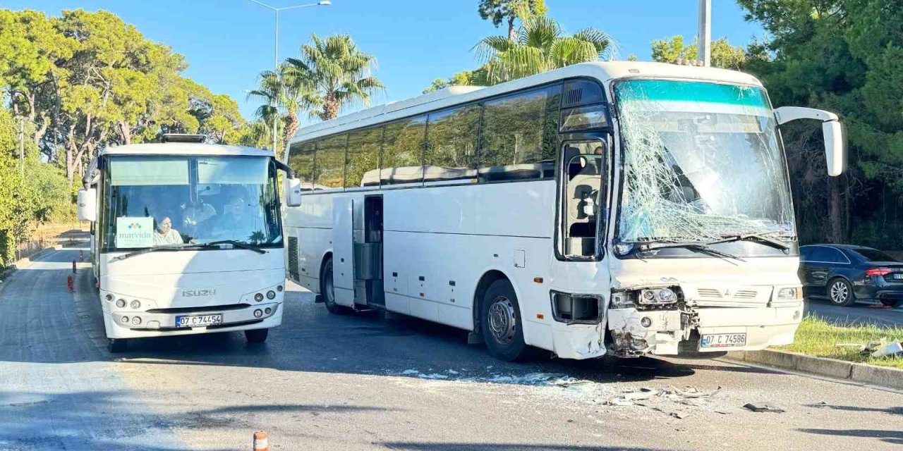 Otel Servisi Su Tankerine Arkadan Çarptı: 1 Yaralı