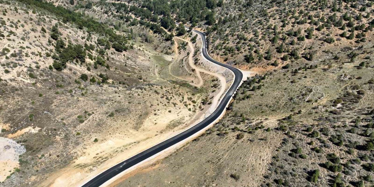 Selçuklu Belediyesi Dış Mahallelerde Bağlantı Yollarının Standardını Yükseltiyor
