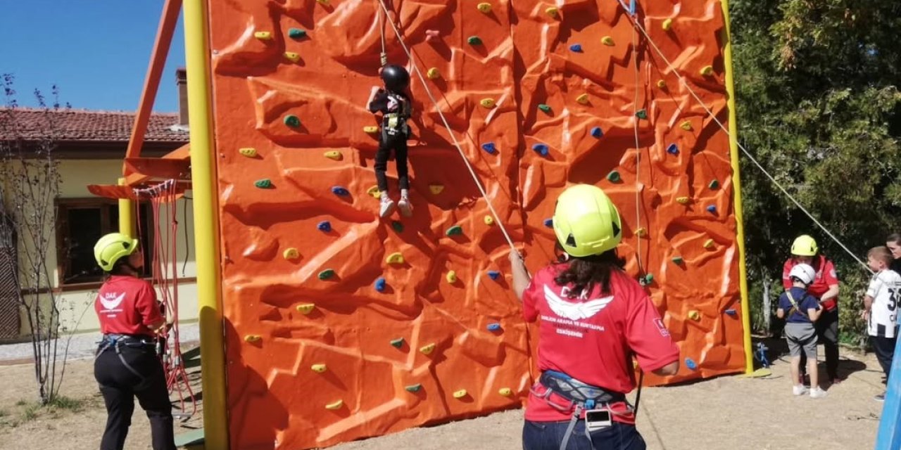 Çocuklarla Uygulamalı Tırmanış Eğitimi Gerçekleştirdi