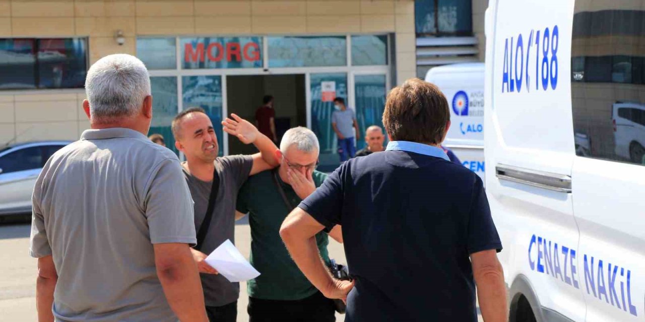 Kıyı Erozyonunda Kumun Altında Kalan 8 Yaşındaki Ezgi Hayatını Kaybetti, Öğretmen Babası Gözyaşlarıyla El Salladı