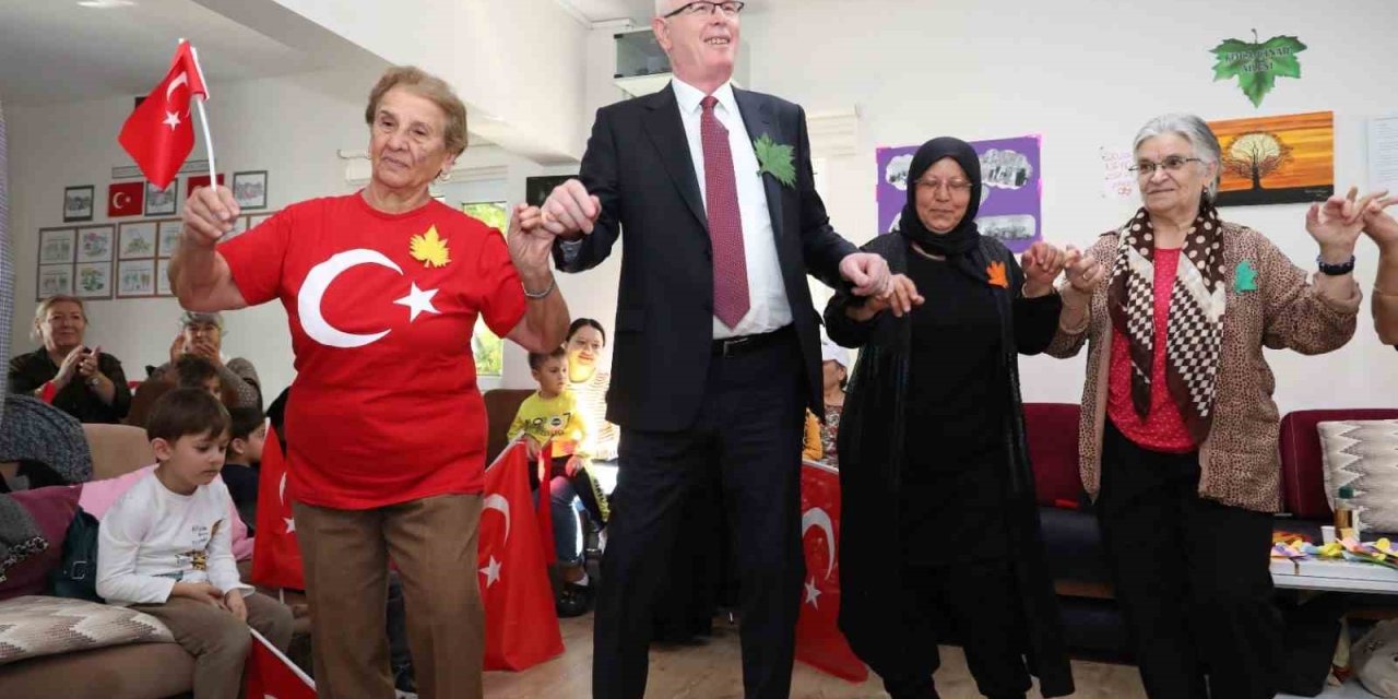 Başkan Kurt, Koca Çınarları Yalnız Bırakmadı