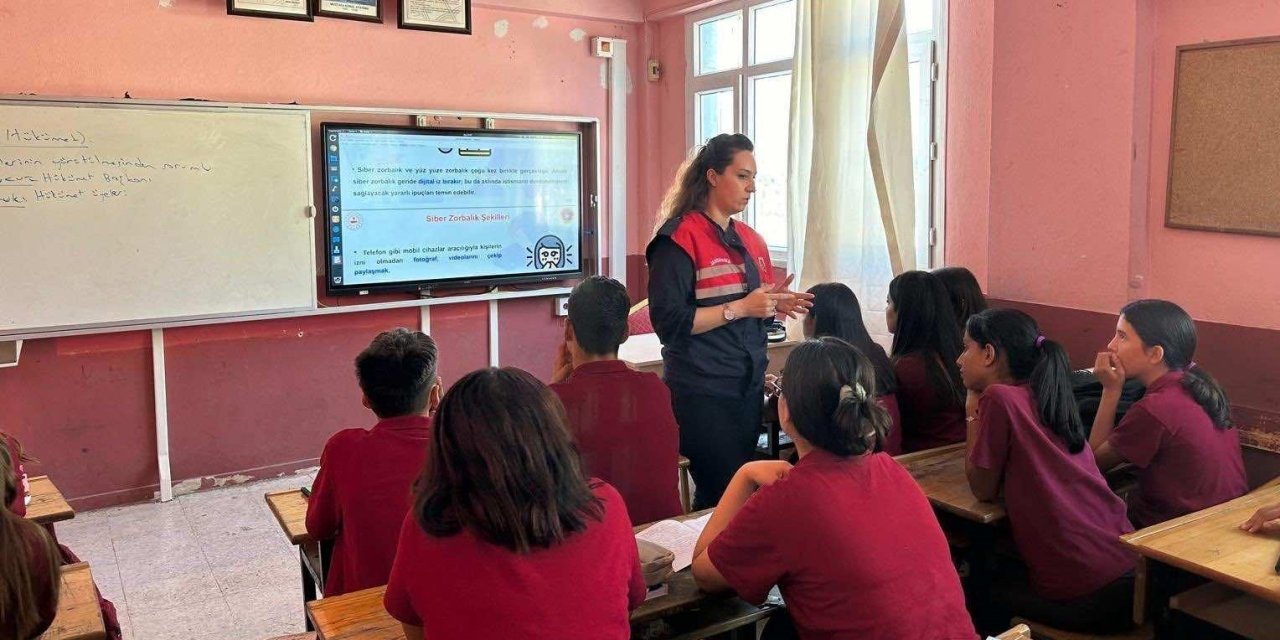Jandarmadan Öğrencilere Siber Farkındalık Eğitimi
