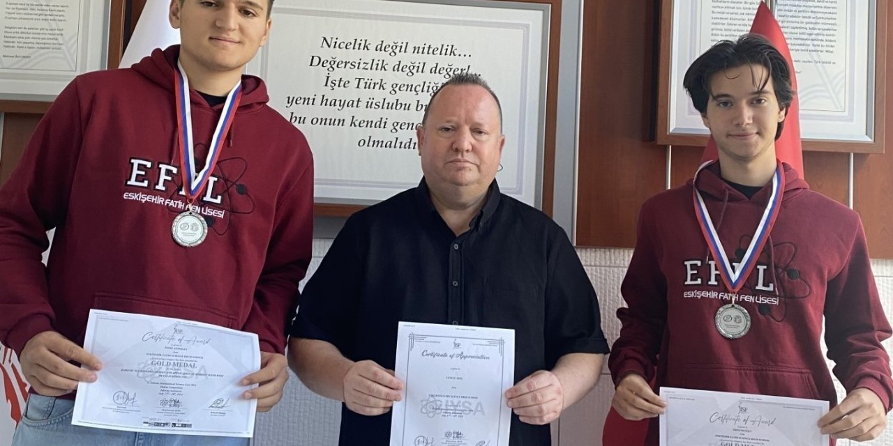 Eskişehirli Öğrenciler Uluslararası Bilim Olimpiyatları’nda Dünya Birincisi Oldu