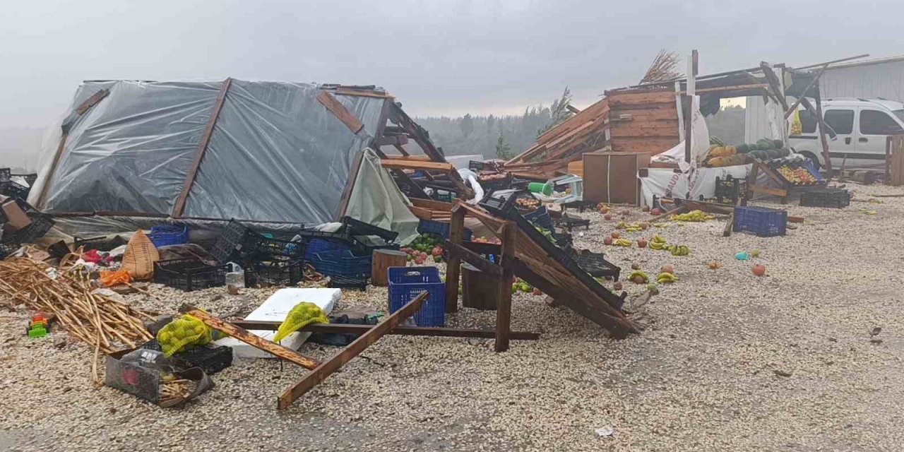 Fırtına Ve Şiddetli Yağmur Tezgahları Yerle Bir Etti