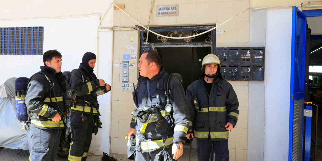 Bodrum Katta Çıkan Yangın Sonrası Yavru Kedi Alarmı