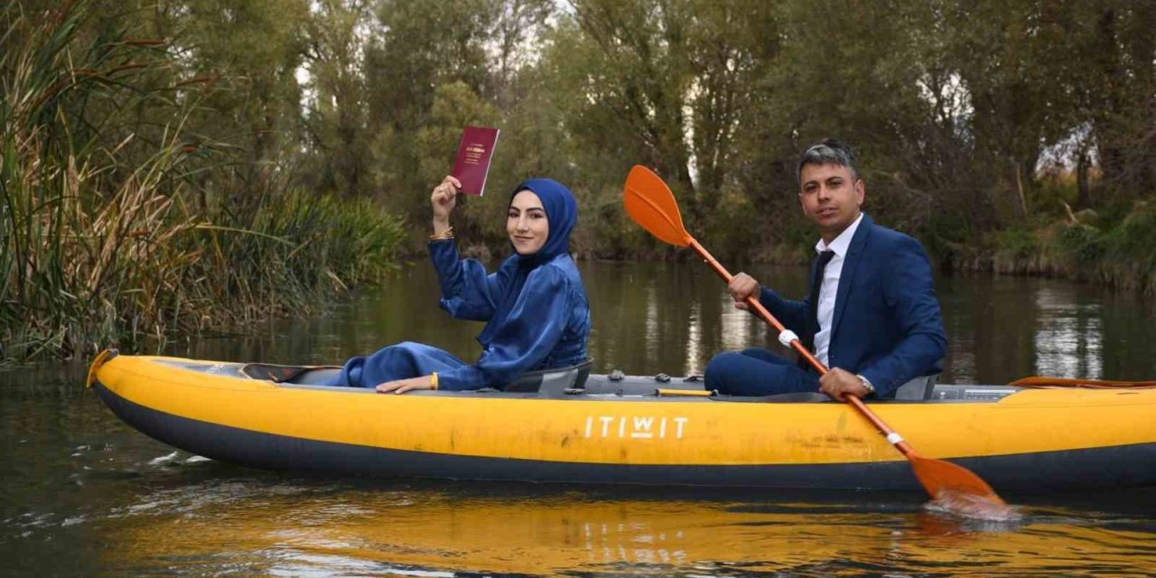 Genç Çift, Zamantı Irmağı’nda ’evet’ Dedi
