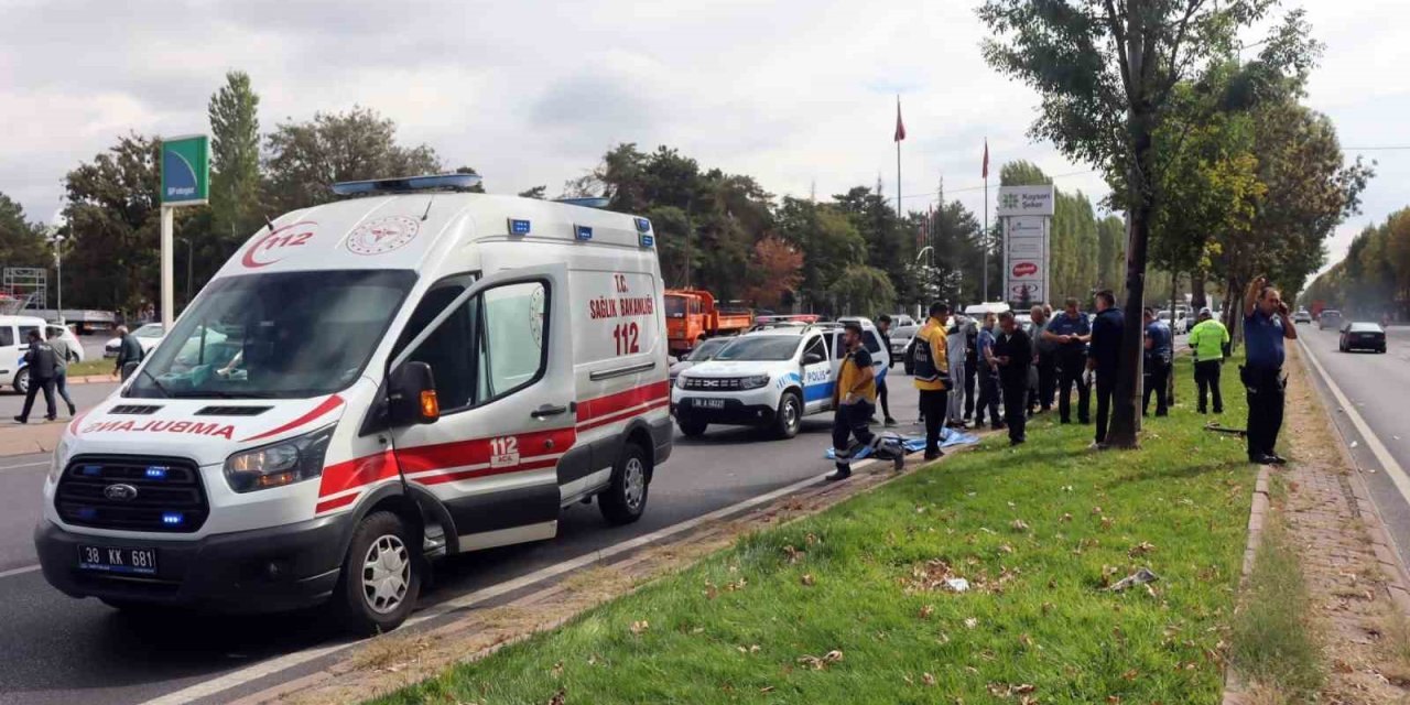 Hafif Ticari Aracın Çarptığı Yaya Hayatını Kaybetti