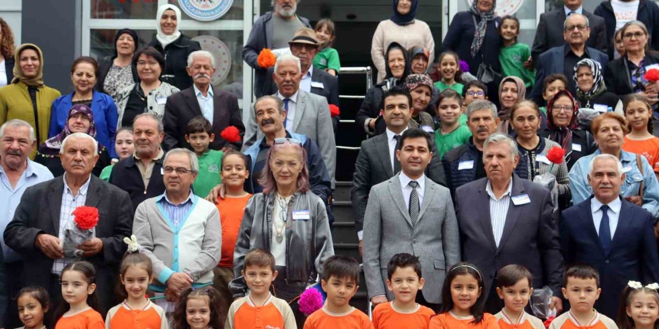 Öğrenciler, Koca Çınarları Okullarında Ağırladı