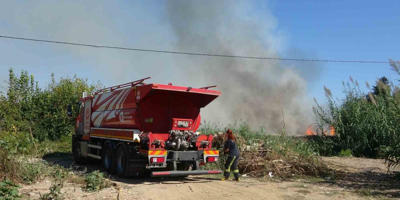 Kargılık Alandaki Yangın Gecekondulara Birkaç Metre Kala Söndürüldü