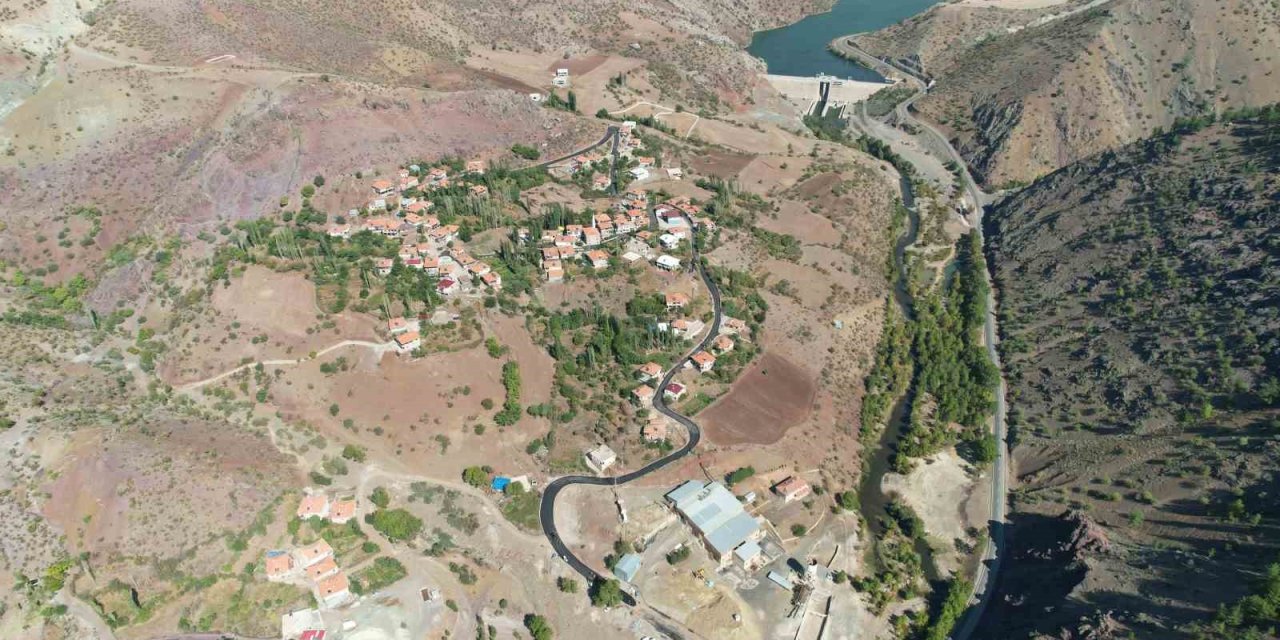 Yahyalı’da Kırsal Mahalleler Sıcak Asfalta Kavuşuyor