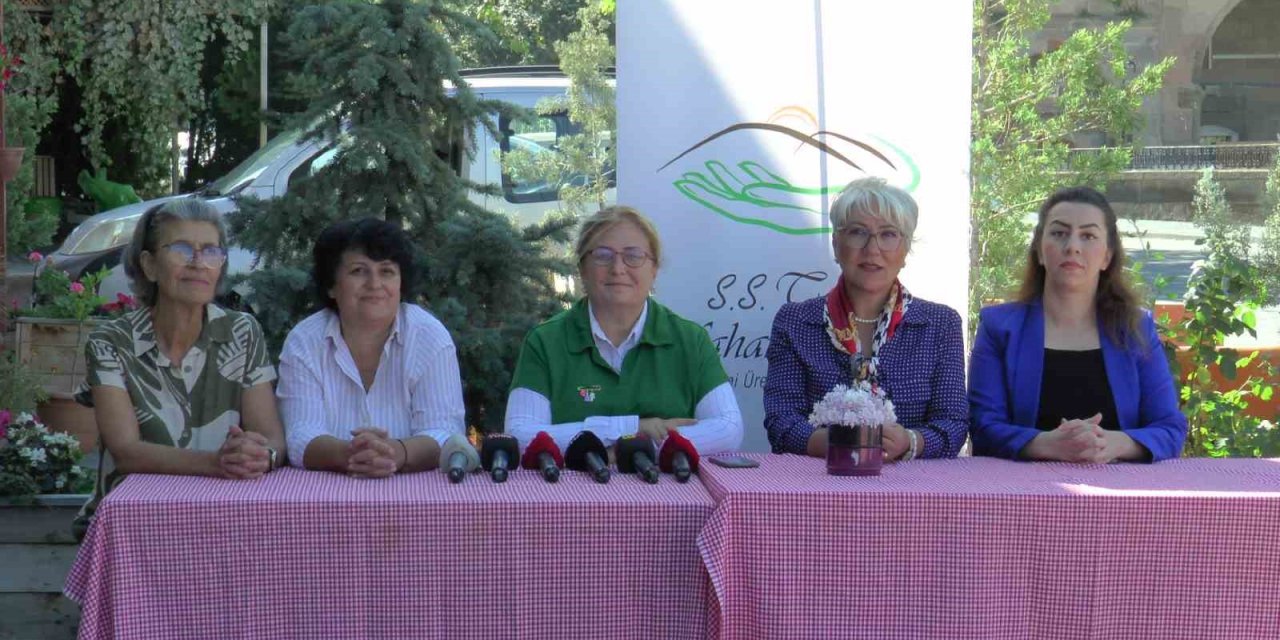 Maharetli Eller Yeniden Harman Meydanı’nda