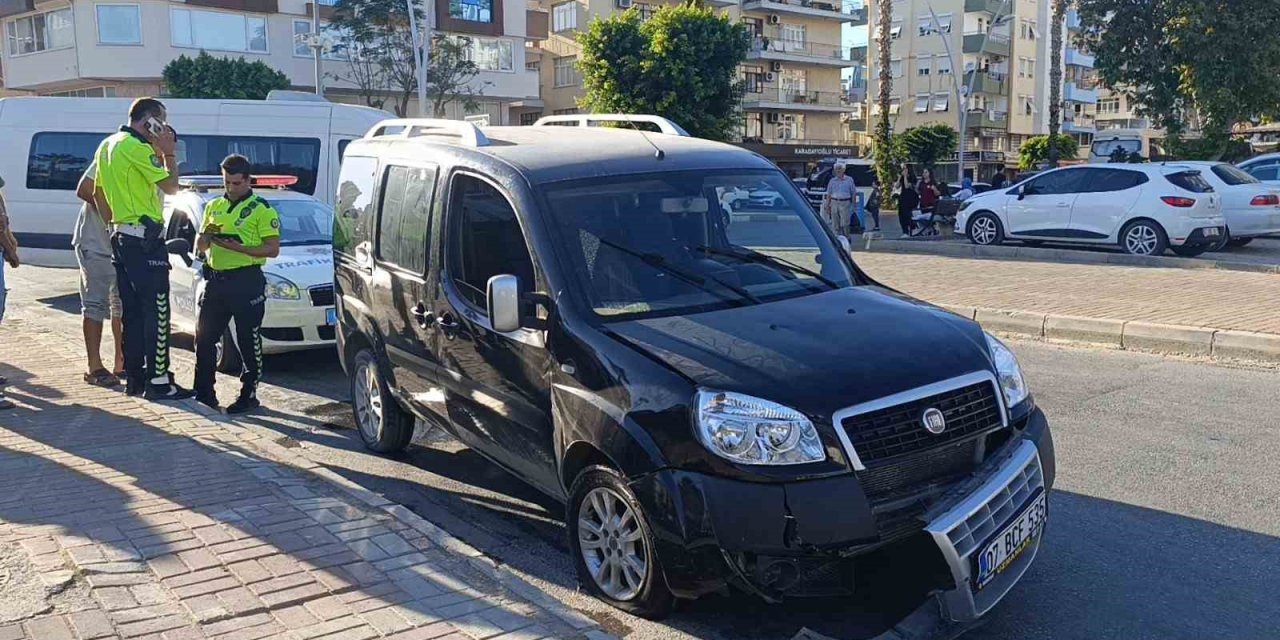 Olay Yerinden Kaçırılan Sürücü Kırık Ayağının Acısına Dayanamayıp Hastaneye Gelince Yakayı Ele Verdi