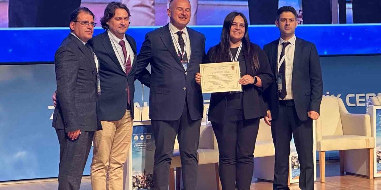 Akdeniz Üniversitesi Tıp Fakültesi Öğretim Üyelerine “en İyi Bildiri” Ödülü