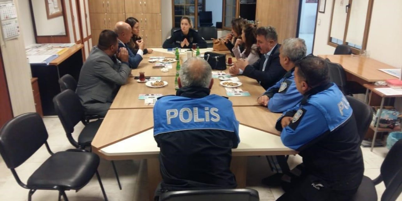 Polis Ekipleri Mahalle Muhtarlarıyla Bir Araya Geldi