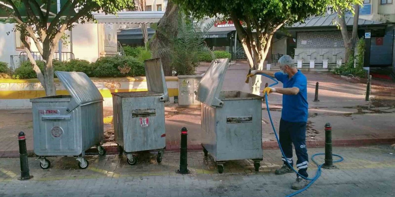 Büyükşehir’in Sinek Timleri Alanya Sokaklarında
