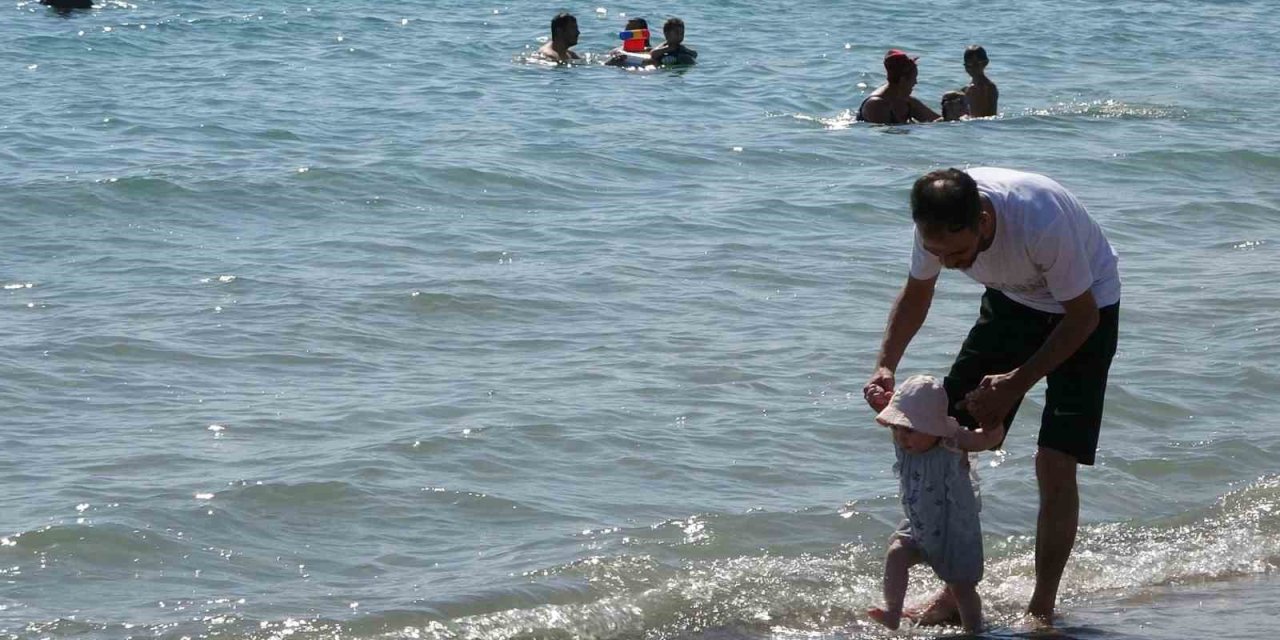 Mersin’de Sahiller, Sakinliği Sevenlere Kaldı