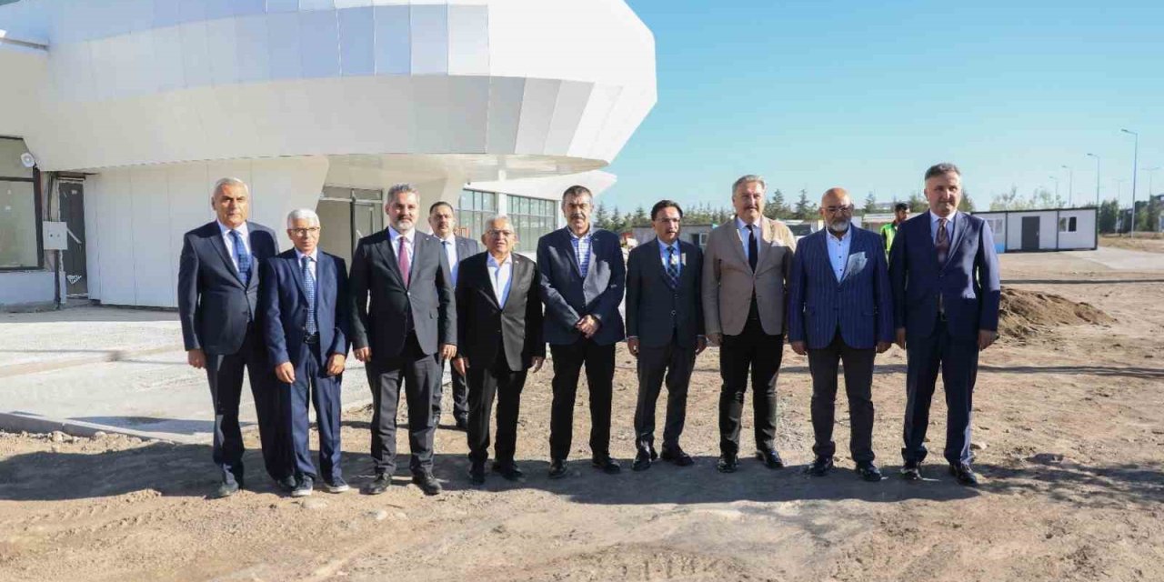 Bakan Tekin: "inşallah Kayseri Türkiye’de Havacılık Endüstrisinin Merkezi Haline Gelir"