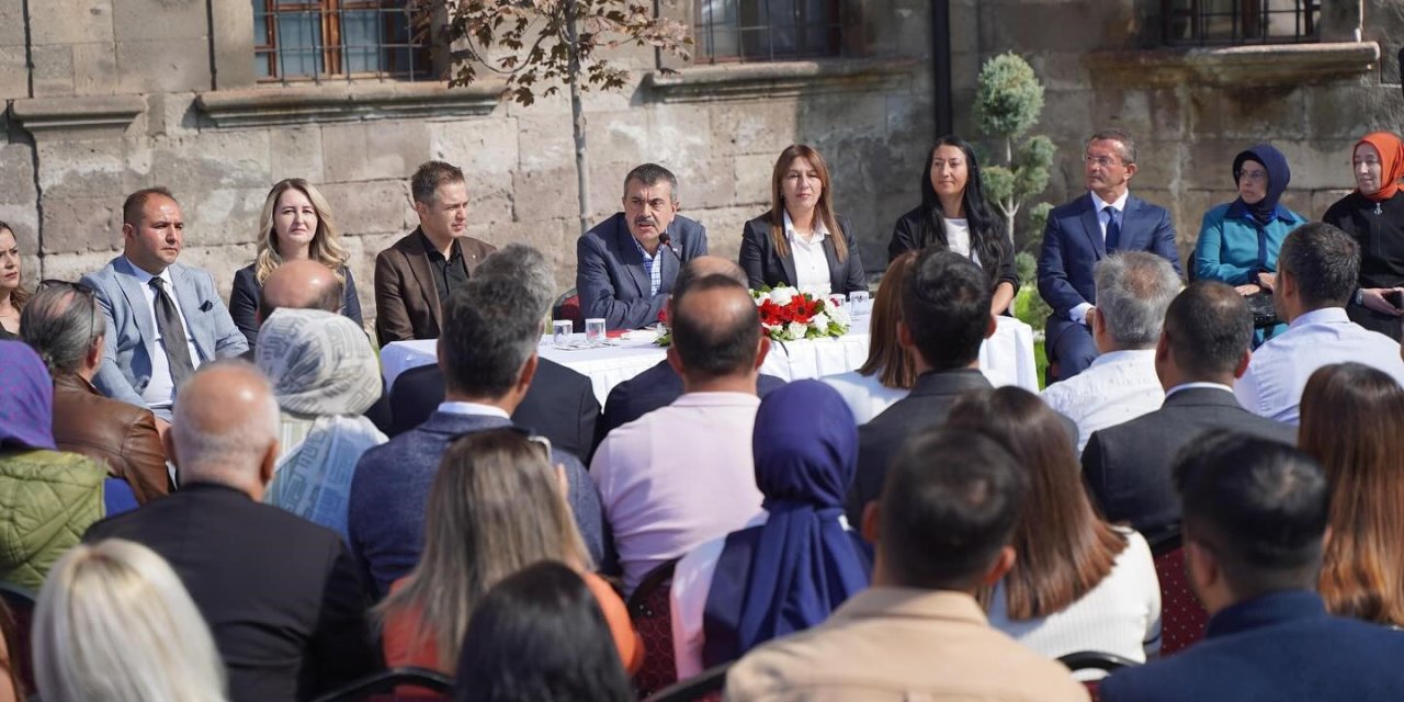 Bakan Tekin Öğretmenler İle Buluştu