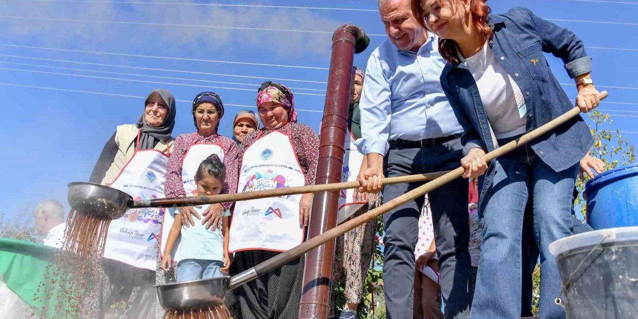 Başkan Seçer, Silifke’de ’bağ Bozumu Şenliği’ne Katıldı
