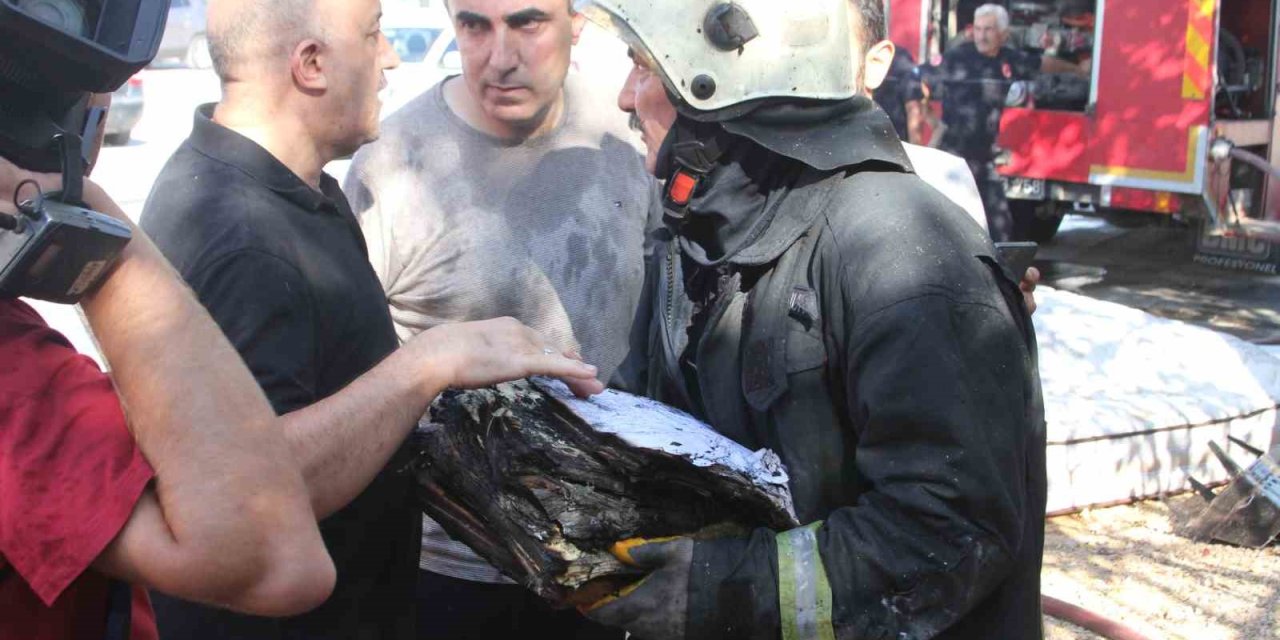 Antalya’da 2 Katlı Müstakil Evin Üst Katı Kül Oldu